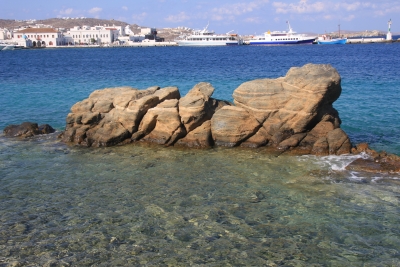 Mikonos, piedra en el mar